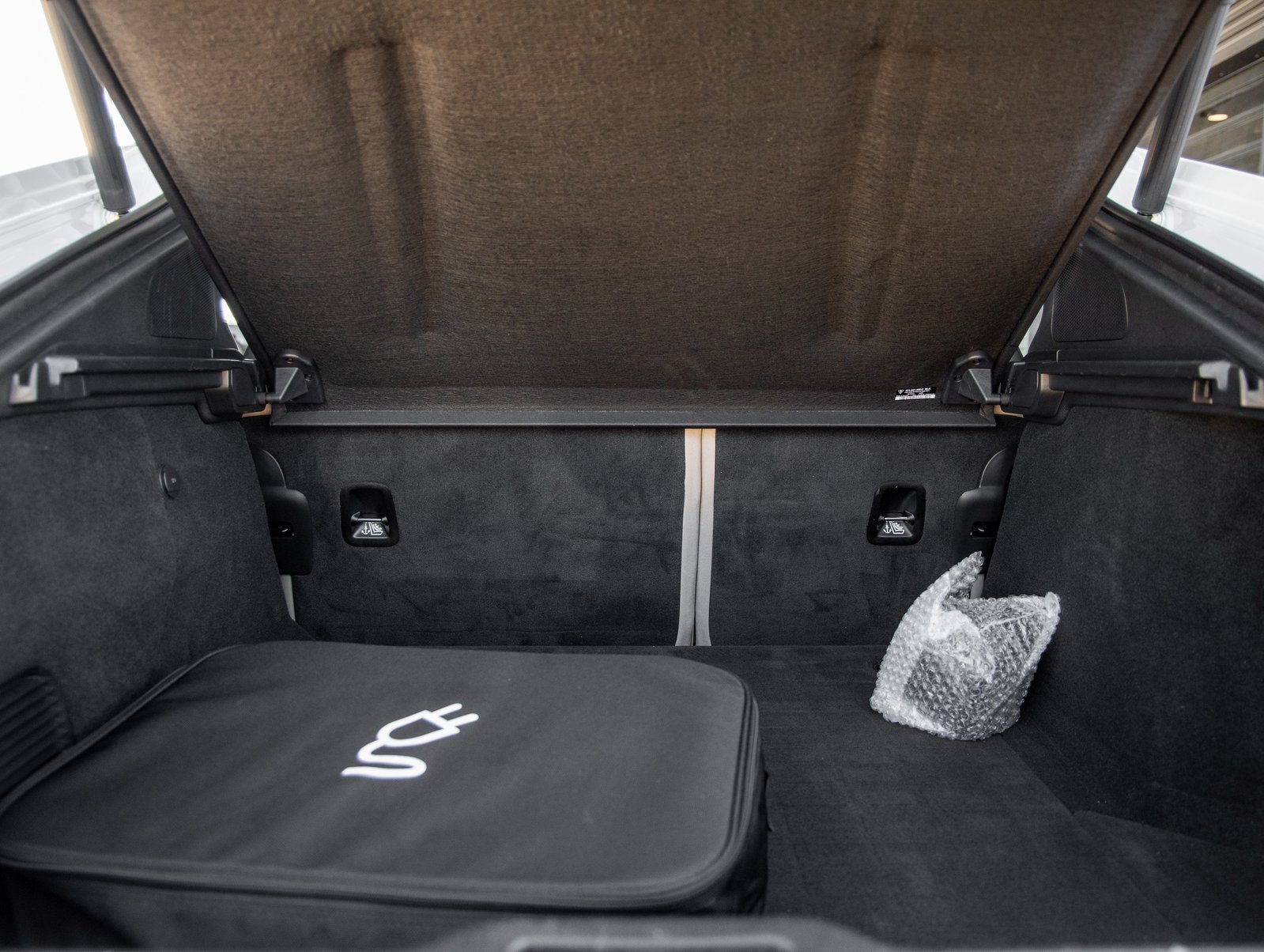 Certified 2025 Porsche Panamera 4 image 36