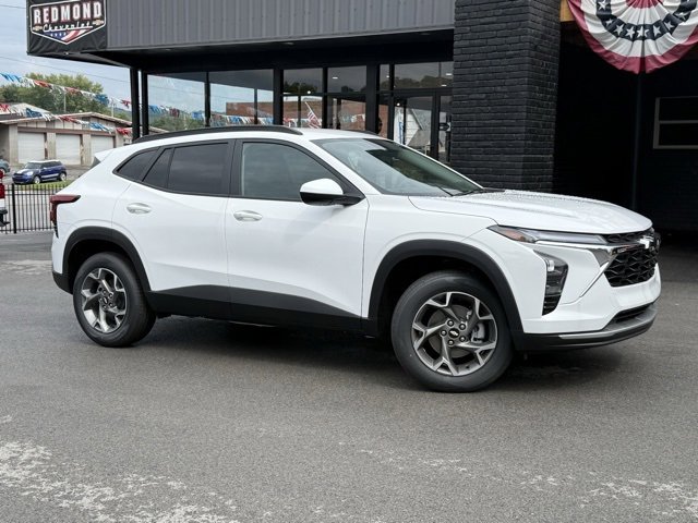 New 2026 Chevrolet Trax LT w/ Driver Confidence Package image 2