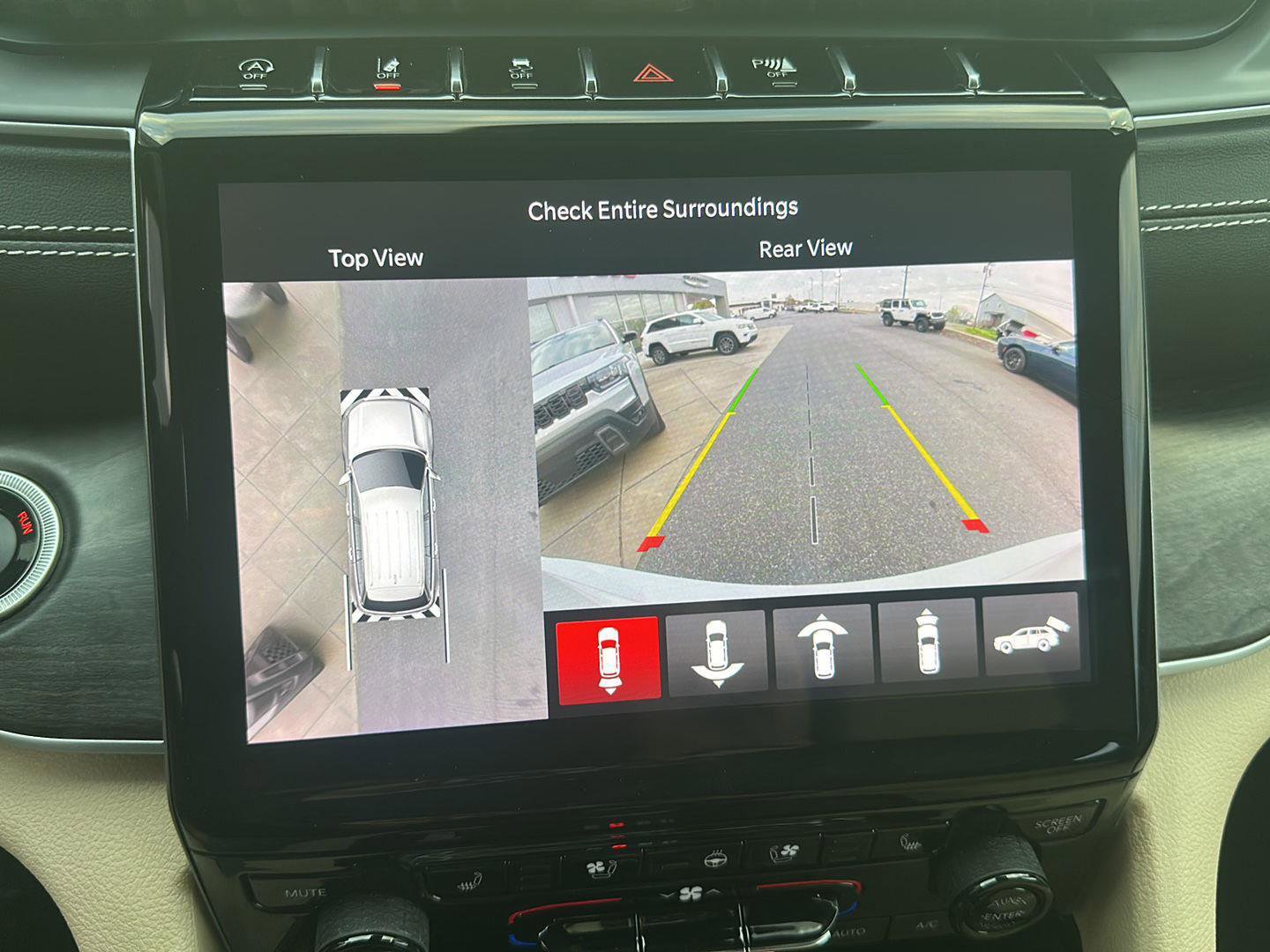 Used 2023 Jeep Grand Cherokee Limited w/ Luxury Tech Group II image 21