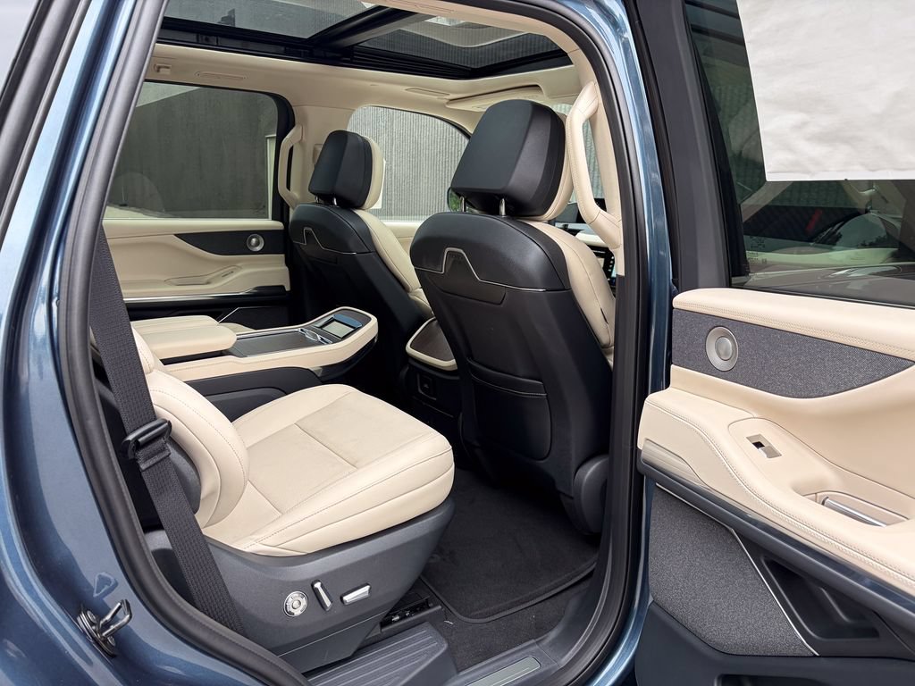 New 2027 Lincoln Navigator Reserve AWD/4WD image 27