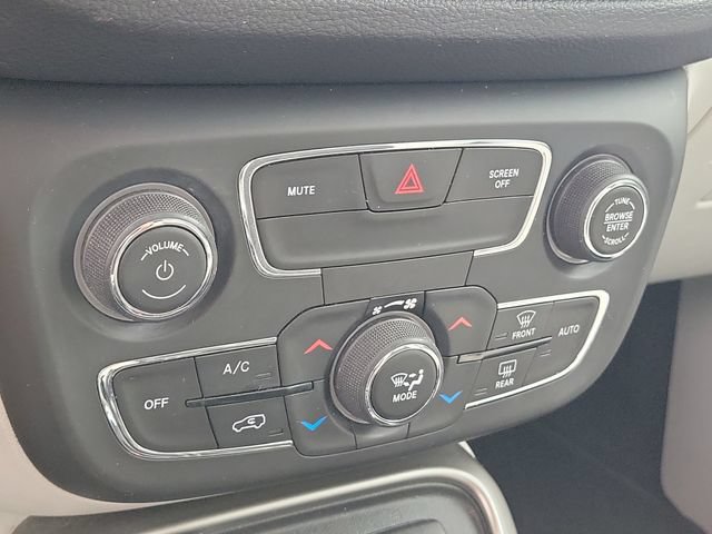 Used 2018 Jeep Compass Latitude w/ Popular Equipment Group FWD image 31