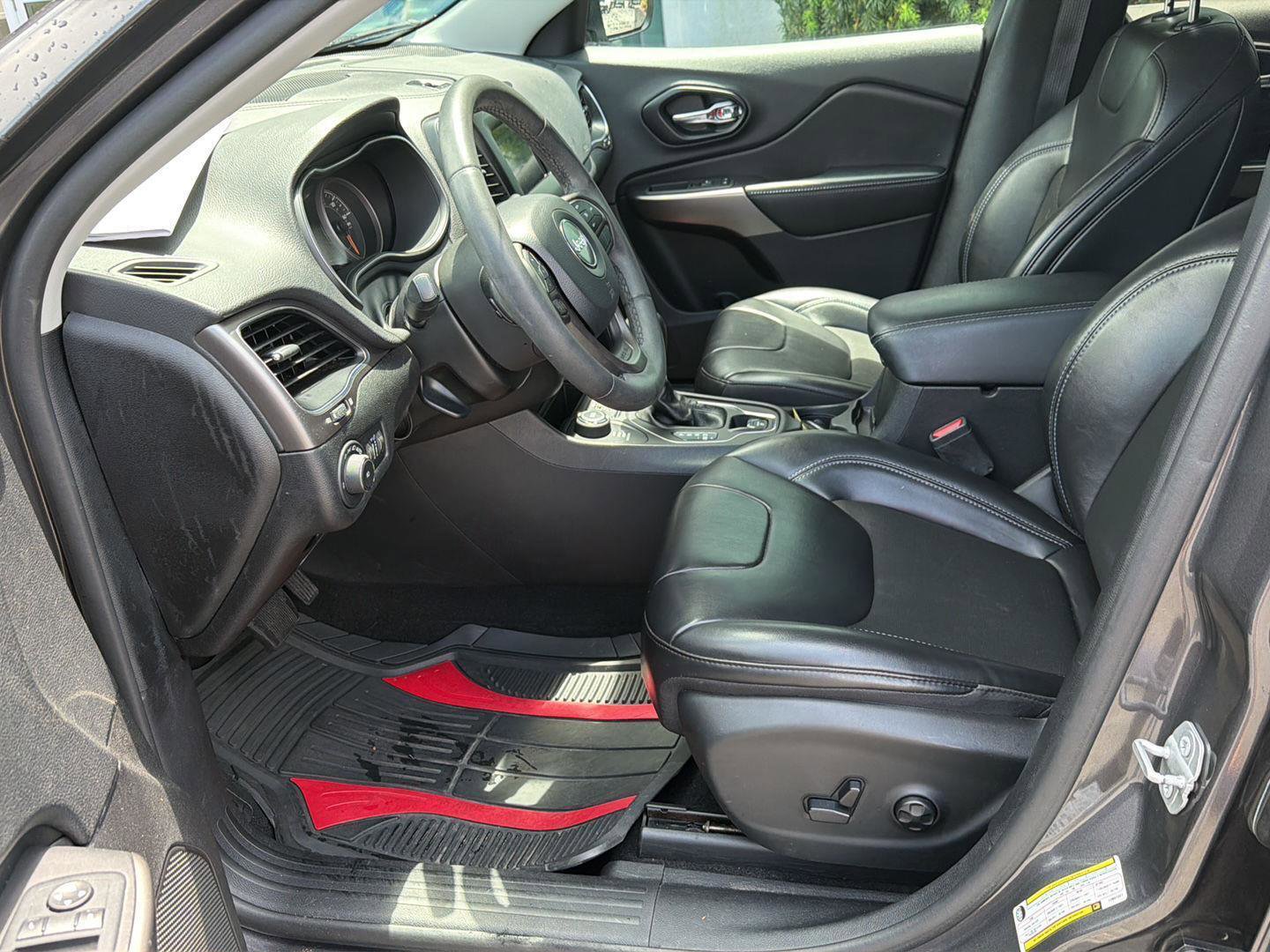 Used 2020 Jeep Cherokee Latitude Plus AWD/4WD image 10