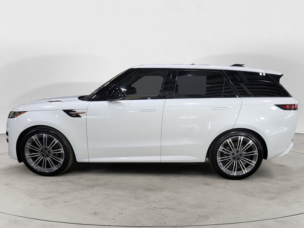 Used 2025 Land Rover Range Rover Sport Dynamic SE image 2