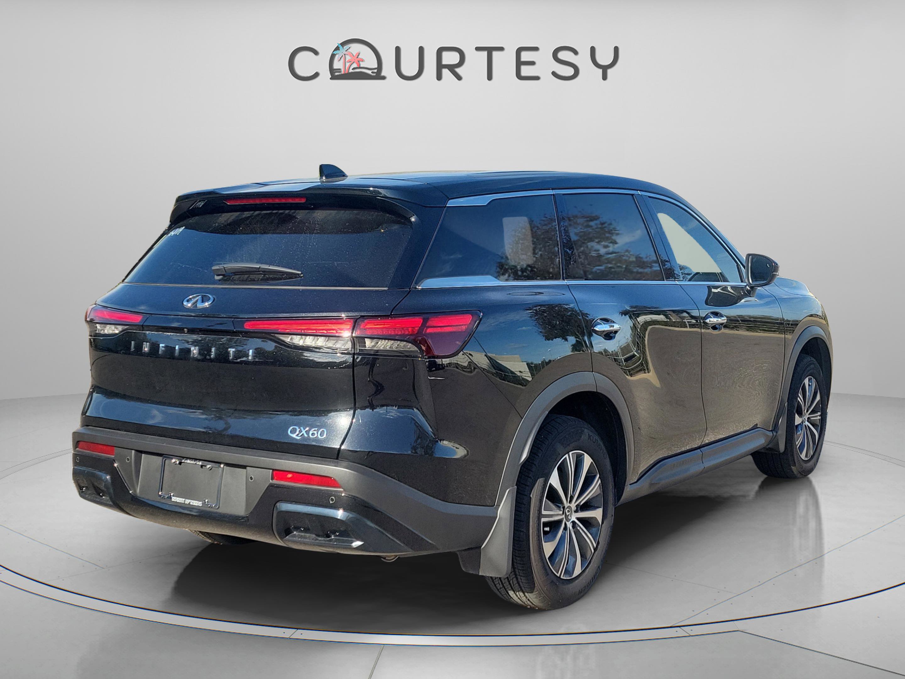 Certified 2025 INFINITI QX60 Pure image 3