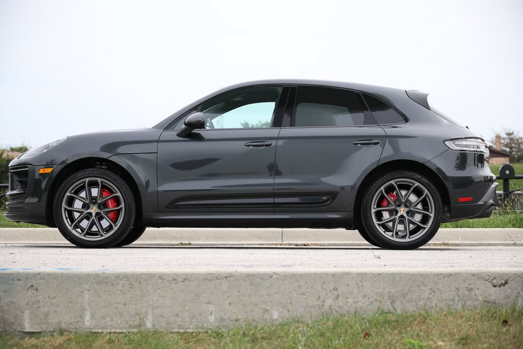 Certified 2025 Porsche Macan GTS AWD/4WD image 2