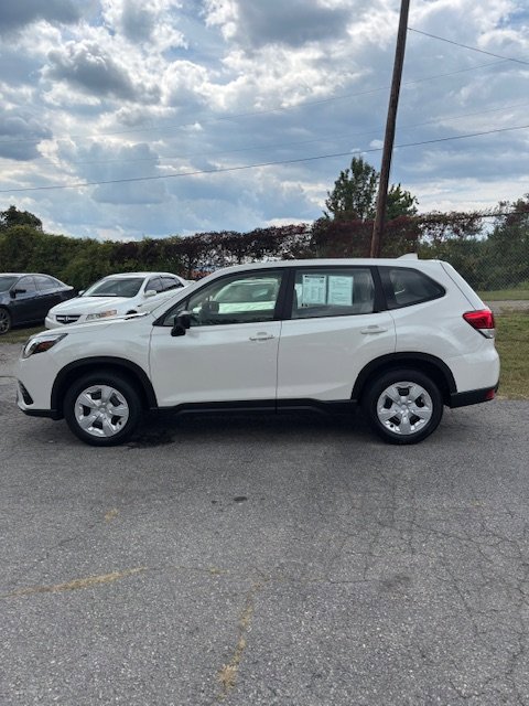 Used 2022 Subaru Forester 2.5i AWD/4WD image 5