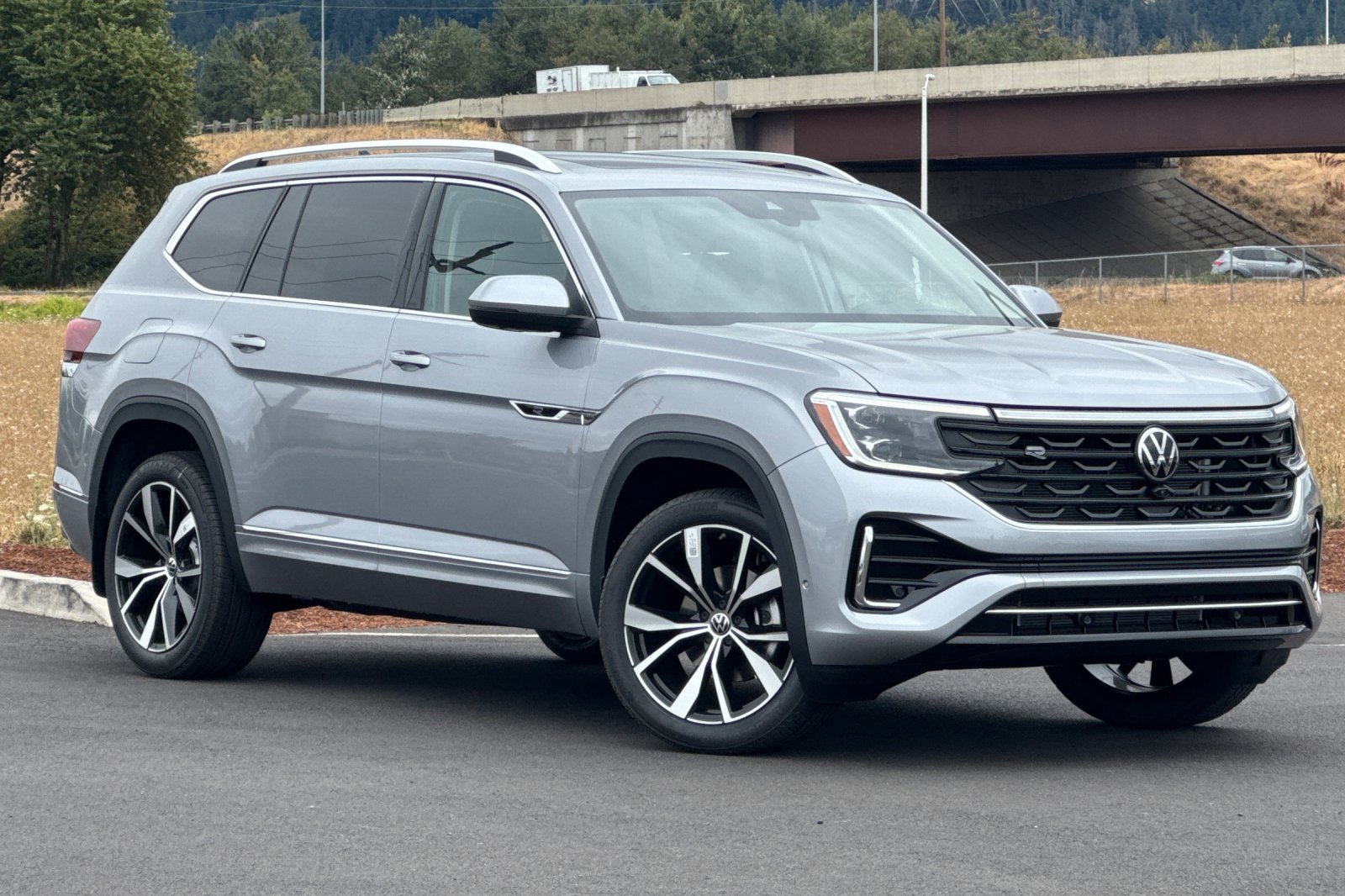 New 2025 Volkswagen Atlas SEL Premium R-Line video 1