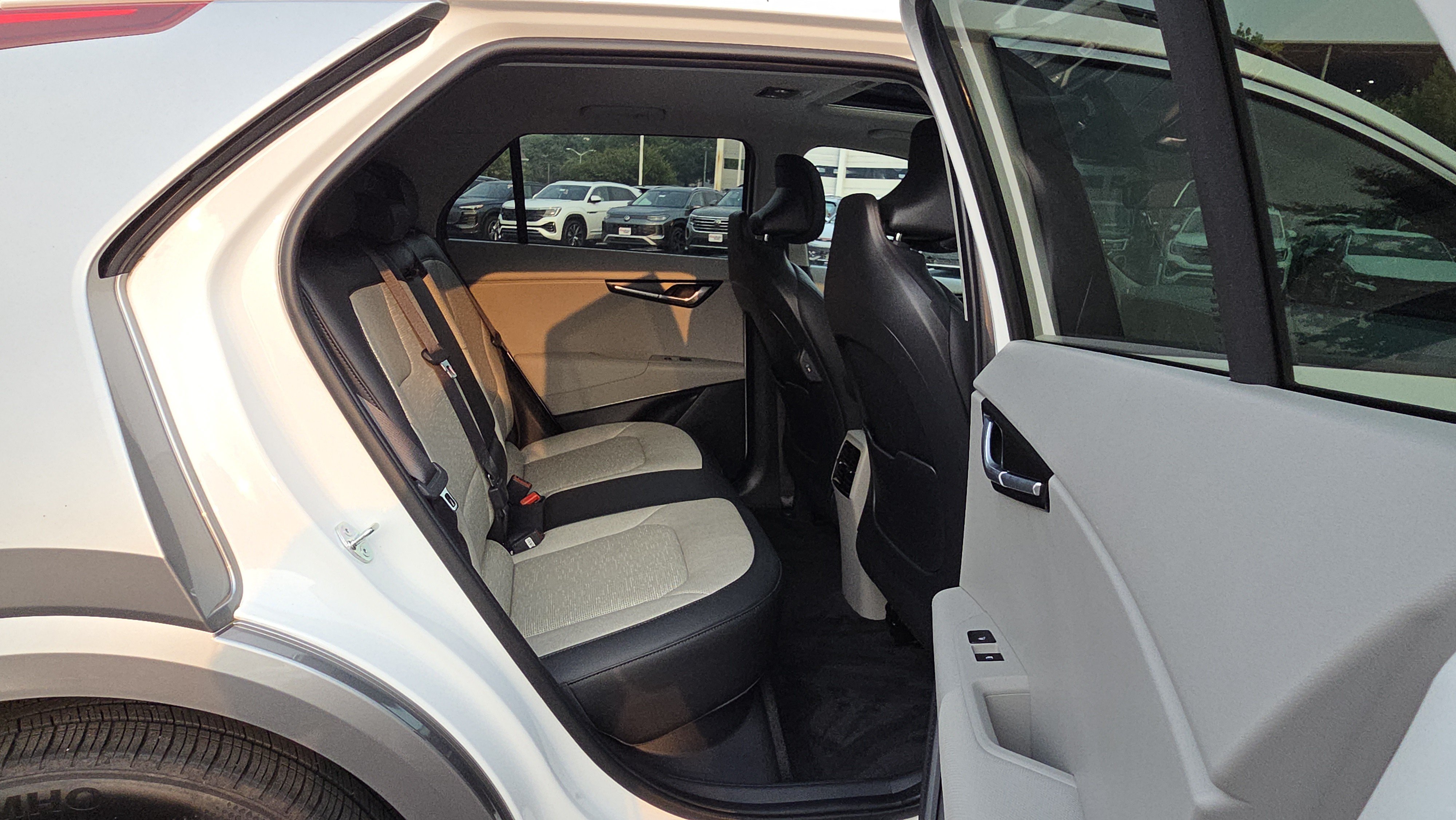 Certified 2024 Kia Niro Wave w/ Wave Preserve Package FWD image 36