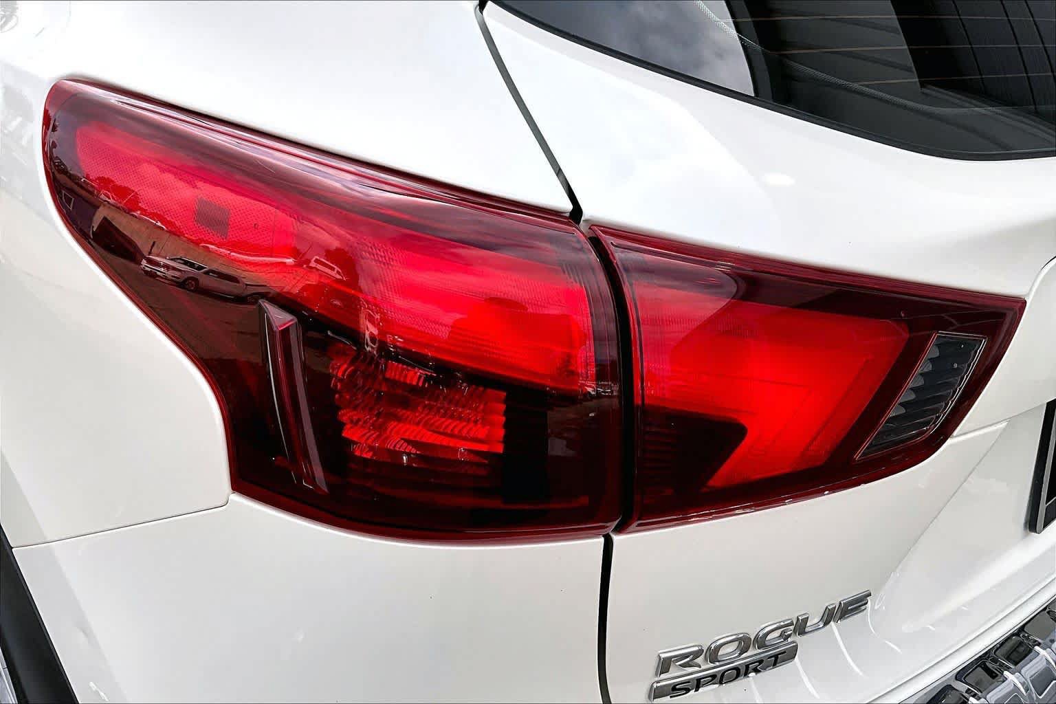 Used 2018 Nissan Rogue Sport SV w/ SV Technology Package AWD/4WD image 28