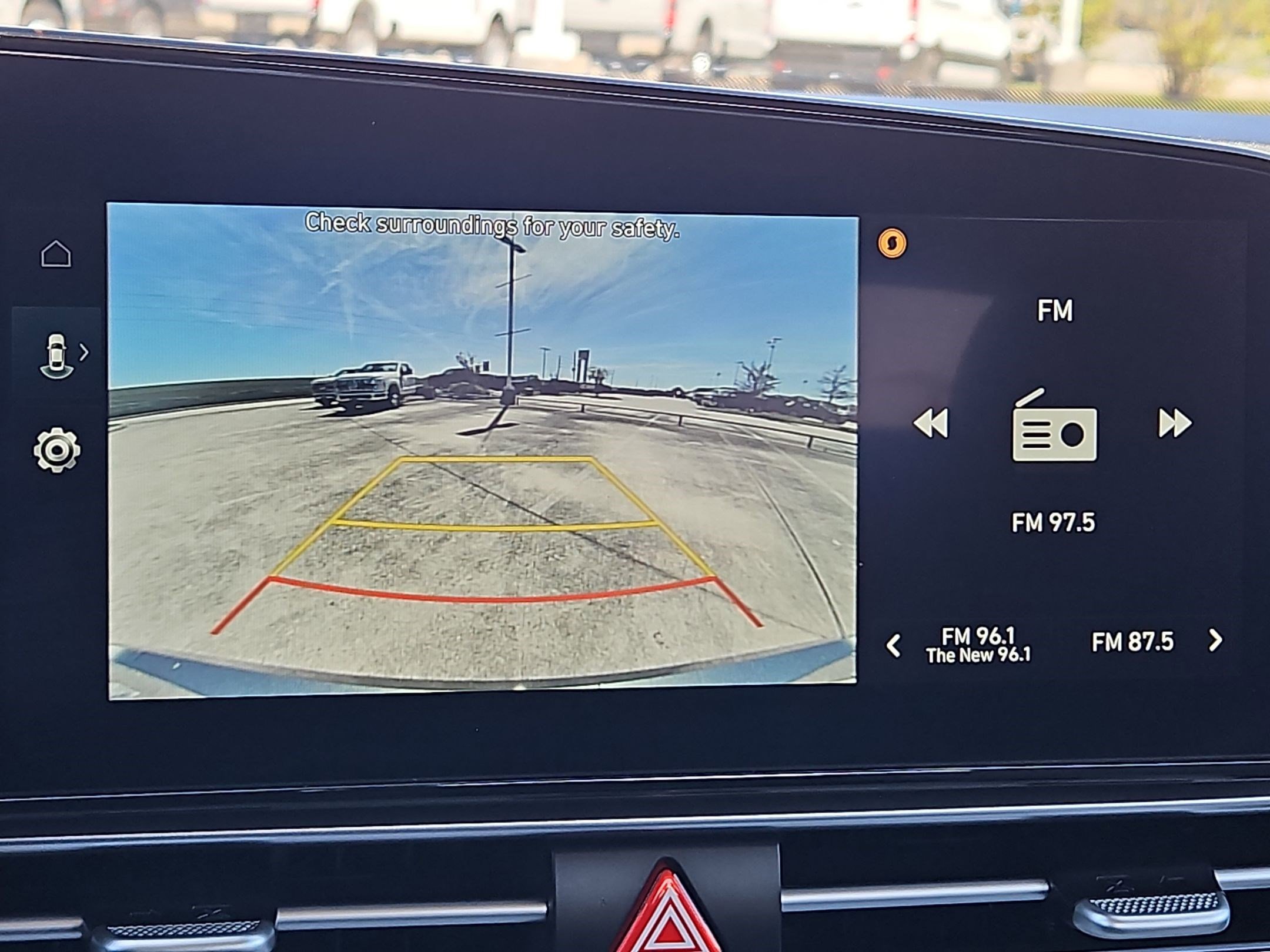 Used 2025 Hyundai Elantra Limited image 24