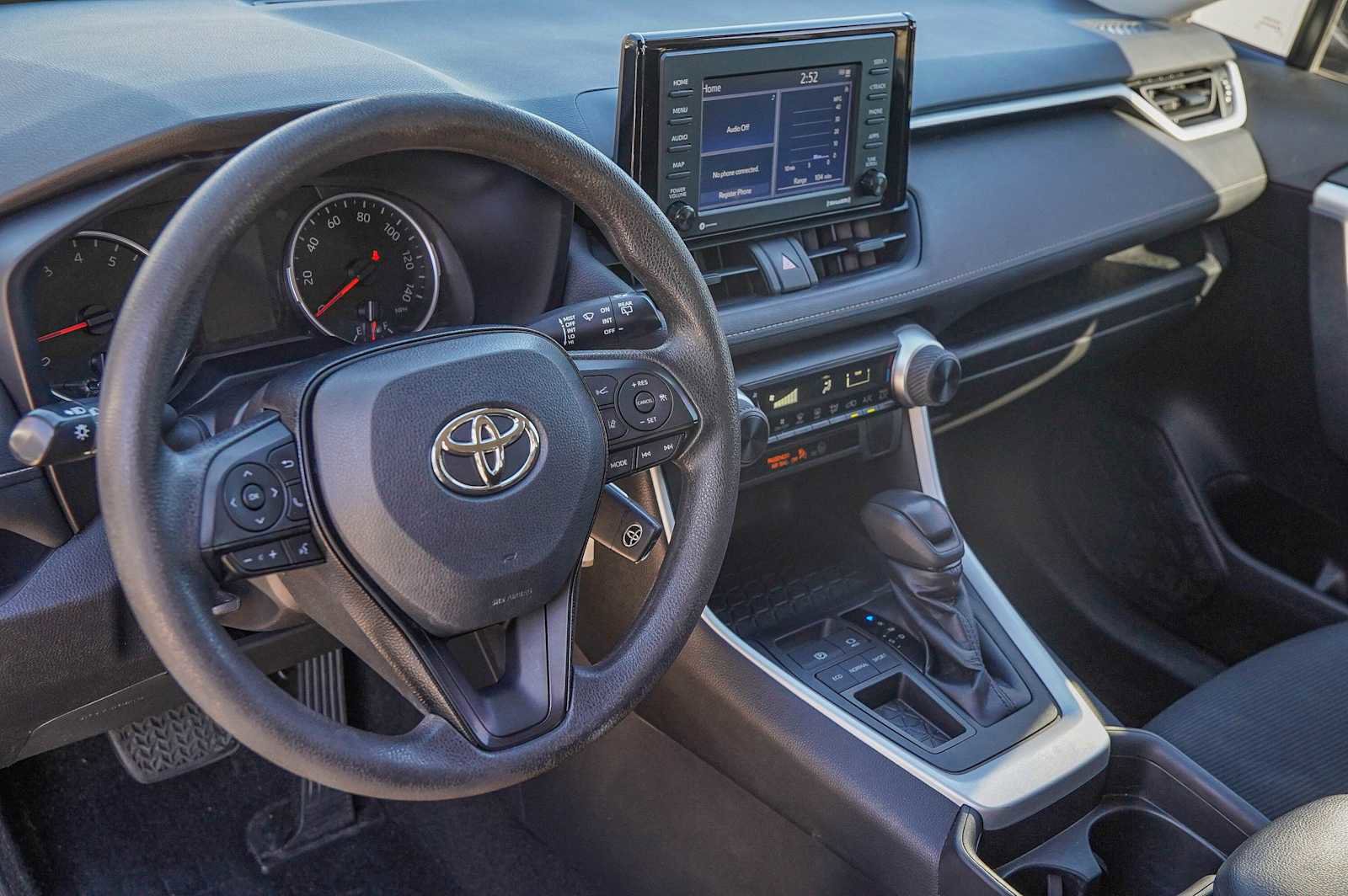 Used 2021 Toyota RAV4 LE image 9