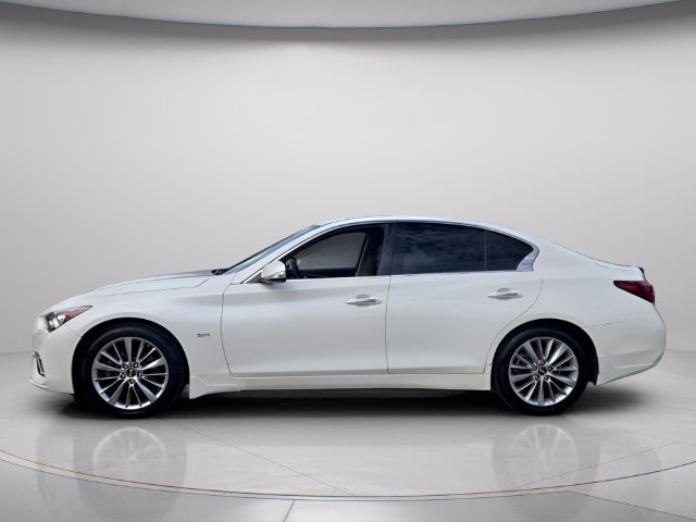 Used 2018 INFINITI Q50 Luxe w/ Essential Package (3.0T Luxe) AWD/4WD image 3