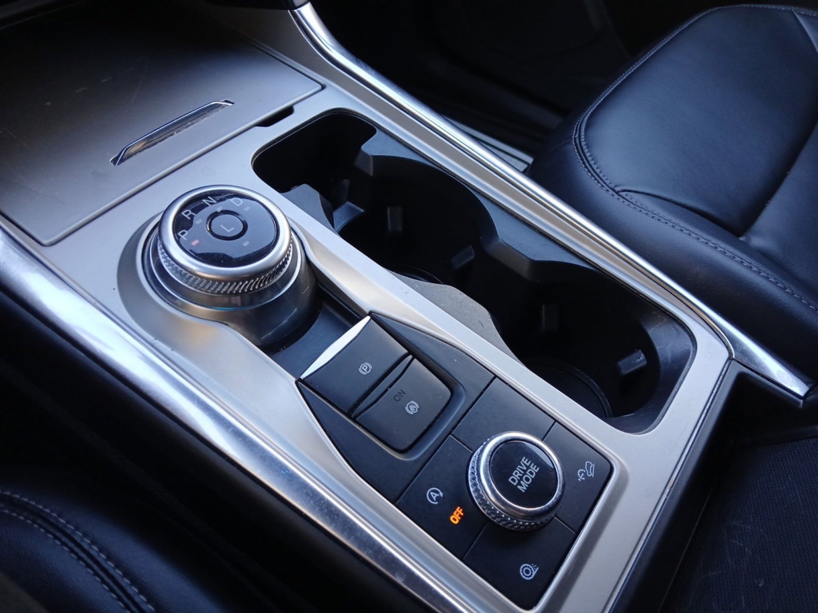 Used 2022 Ford Explorer XLT w/ Equipment Group 202A image 22