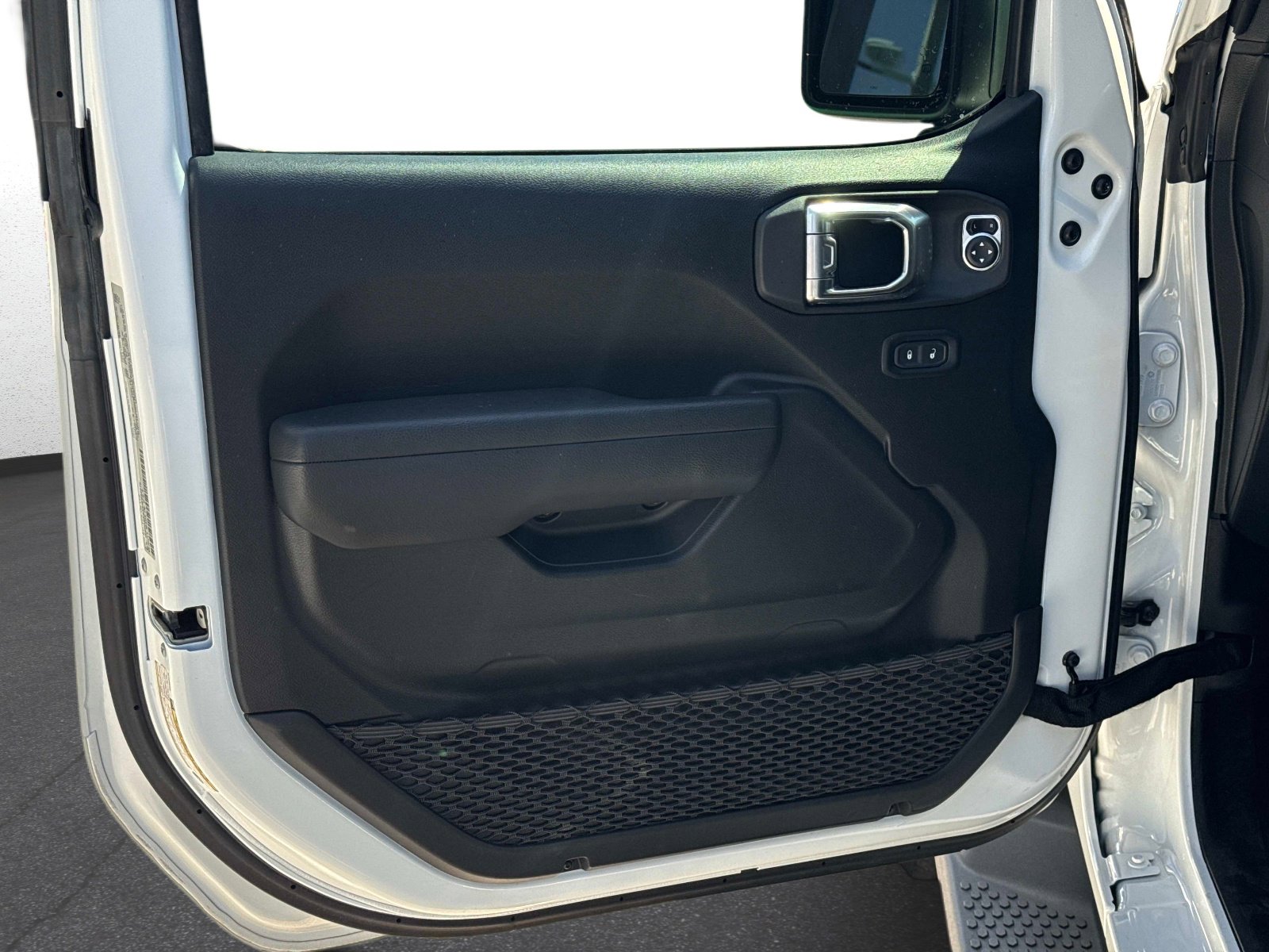 Used 2023 Jeep Wrangler Sport image 12
