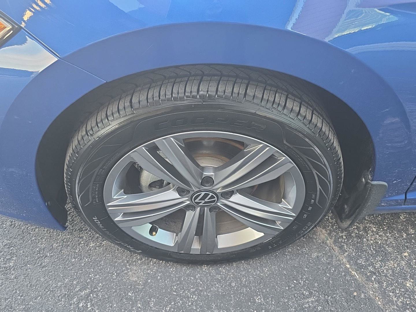 Used 2024 Volkswagen Jetta SE w/ Panoramic Sunroof Package FWD image 17