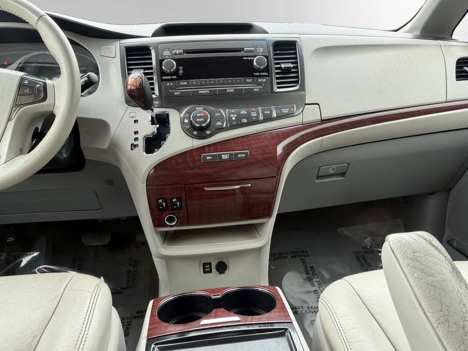 Used 2013 Toyota Sienna XLE FWD image 12