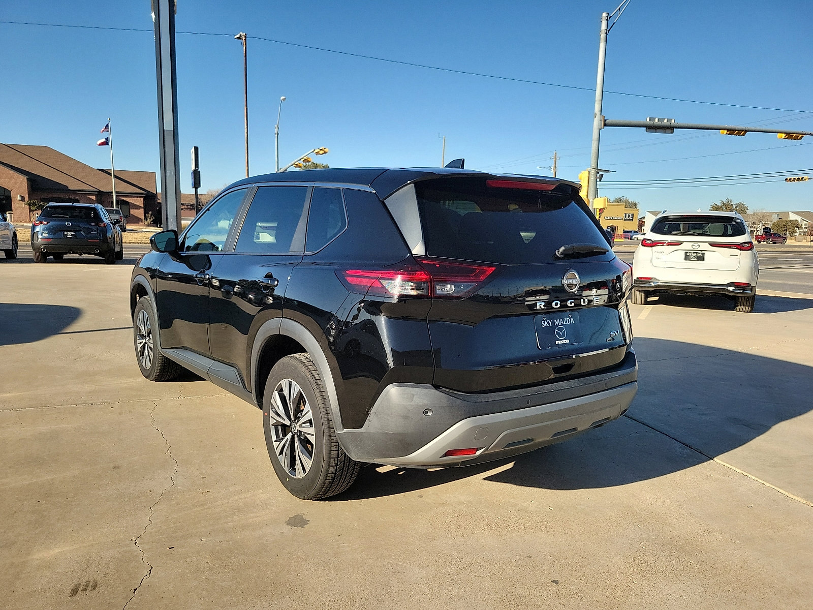 Used 2023 Nissan Rogue SV image 5