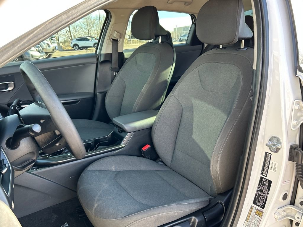 Used 2025 Kia K4 LXS image 16