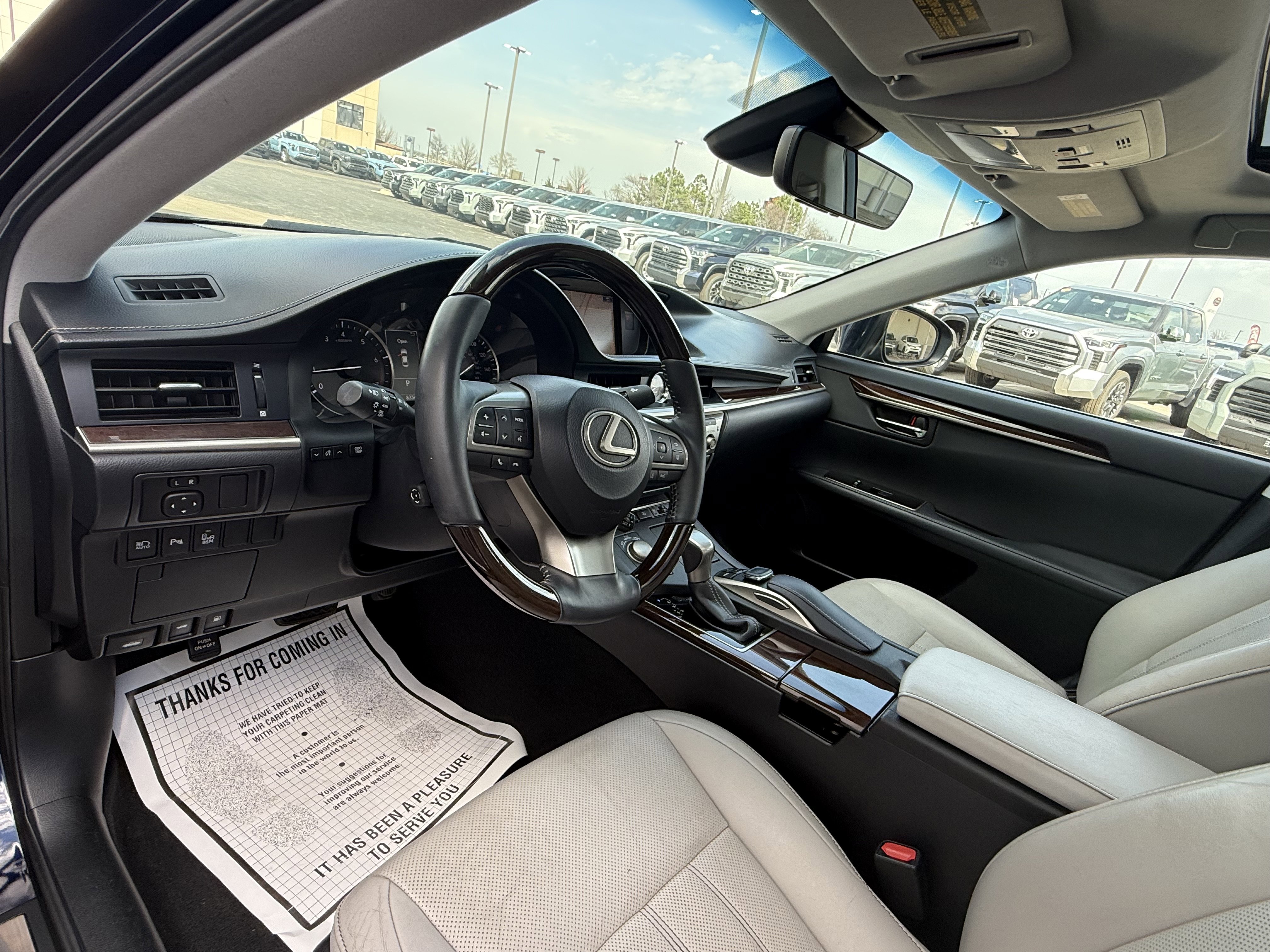 Used 2016 Lexus ES 350 w/ Luxury Package w/Wood Trim image 16