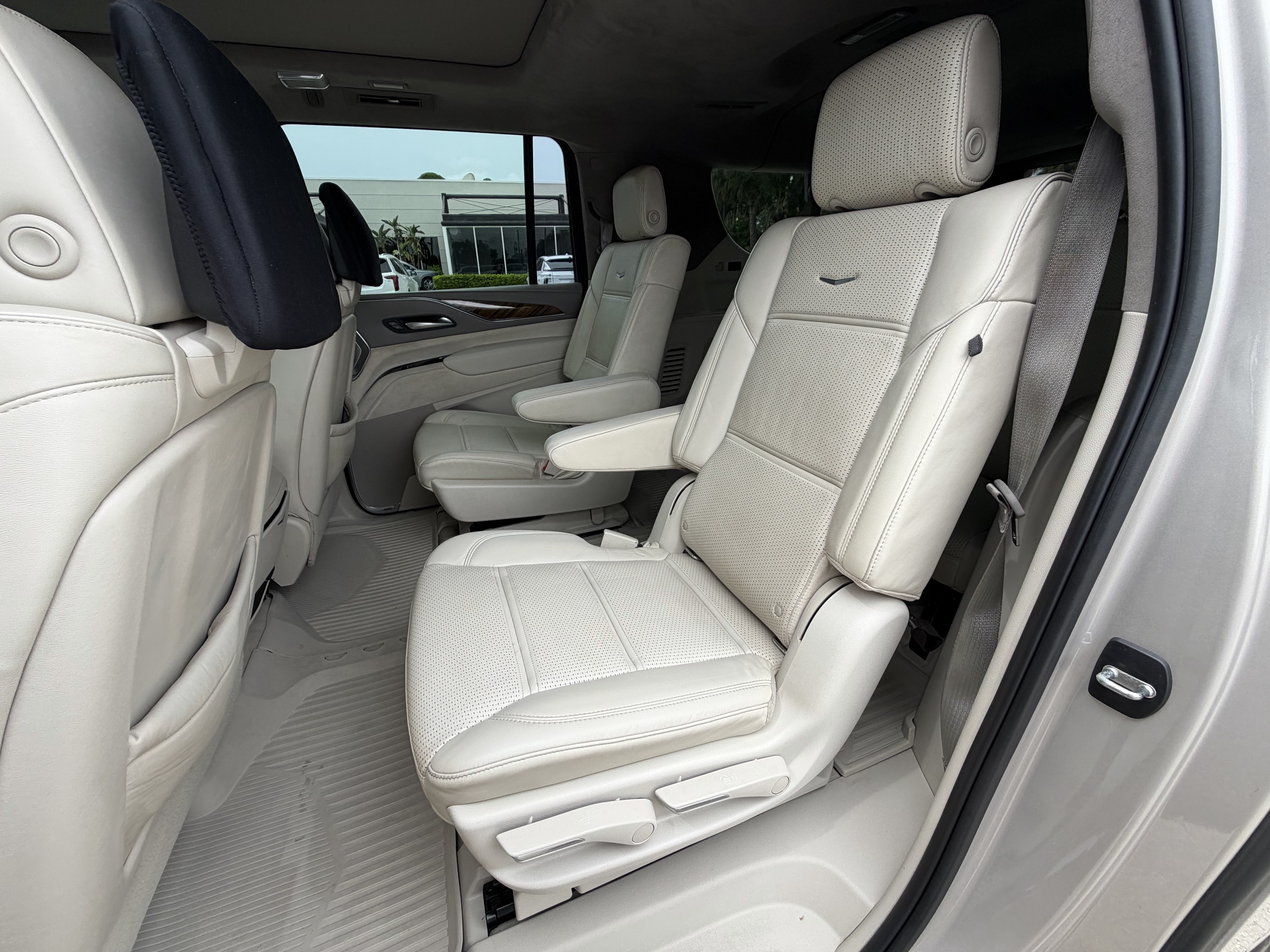 Used 2021 Cadillac Escalade ESV Sport Platinum AWD/4WD image 15