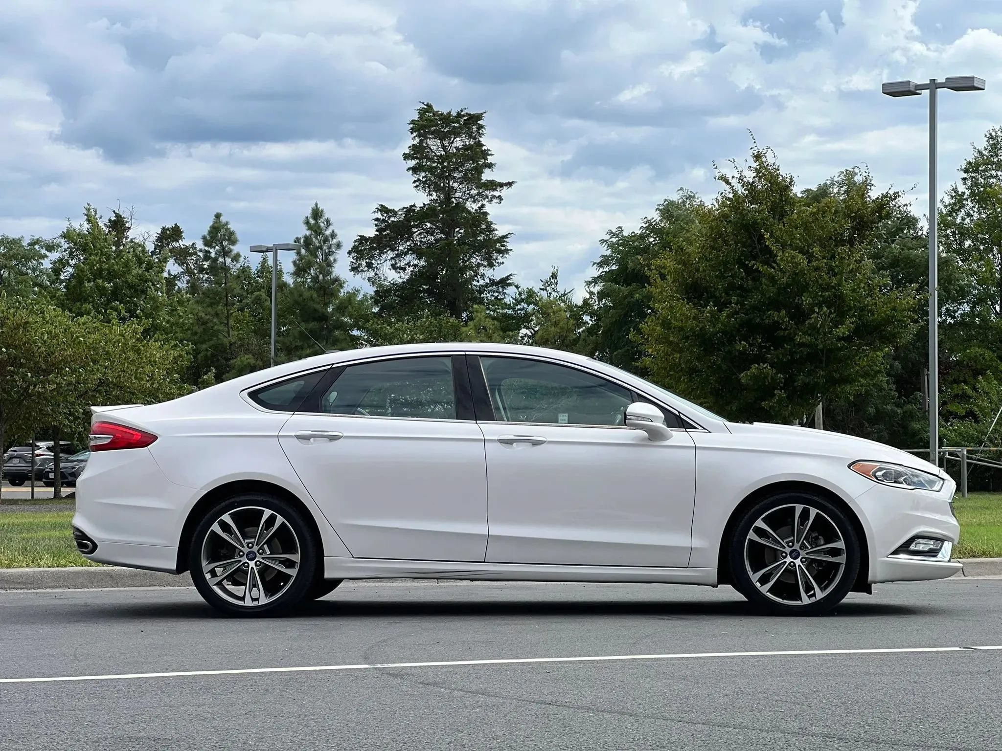 Used 2017 Ford Fusion Titanium AWD/4WD image 6