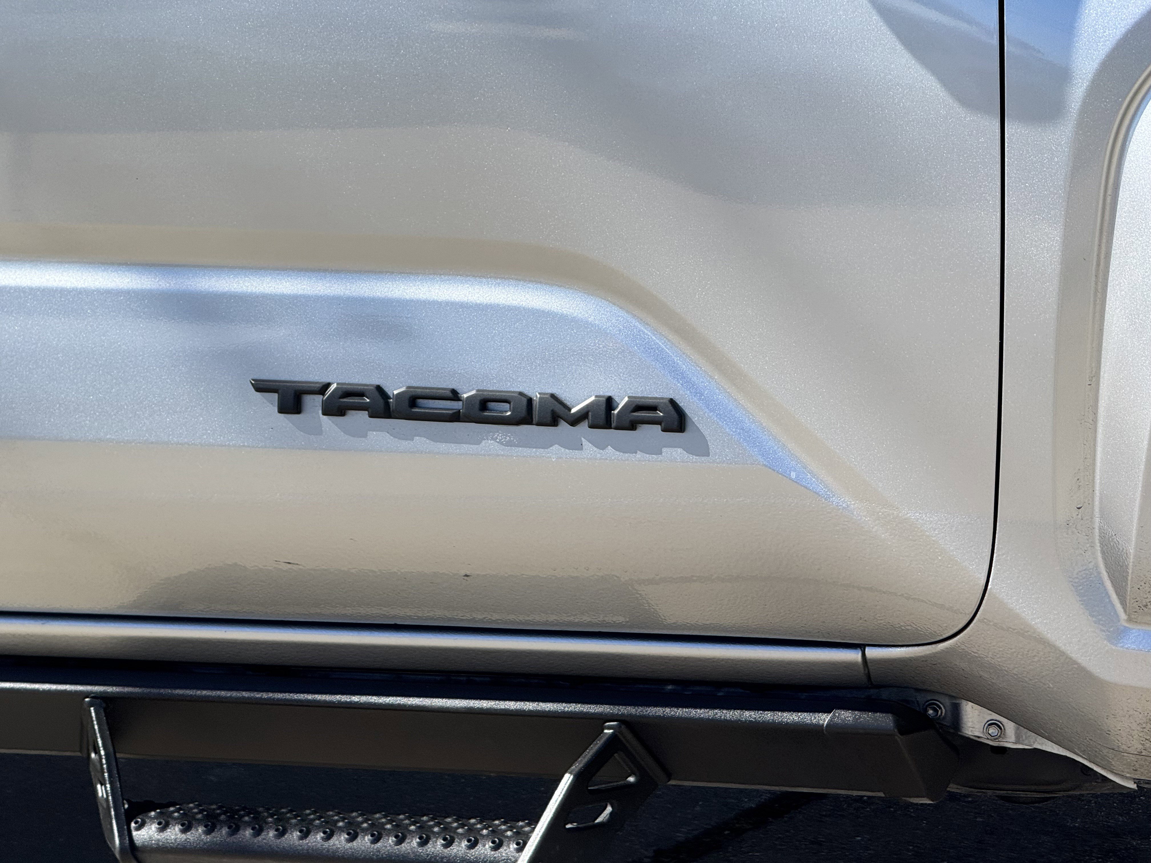 Used 2025 Toyota Tacoma Limited image 4