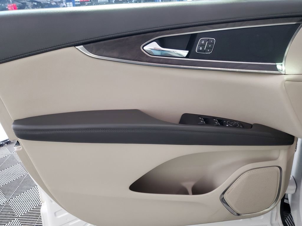 Used 2018 Lincoln MKX Reserve w/ Driver Assistance Package AWD/4WD image 13