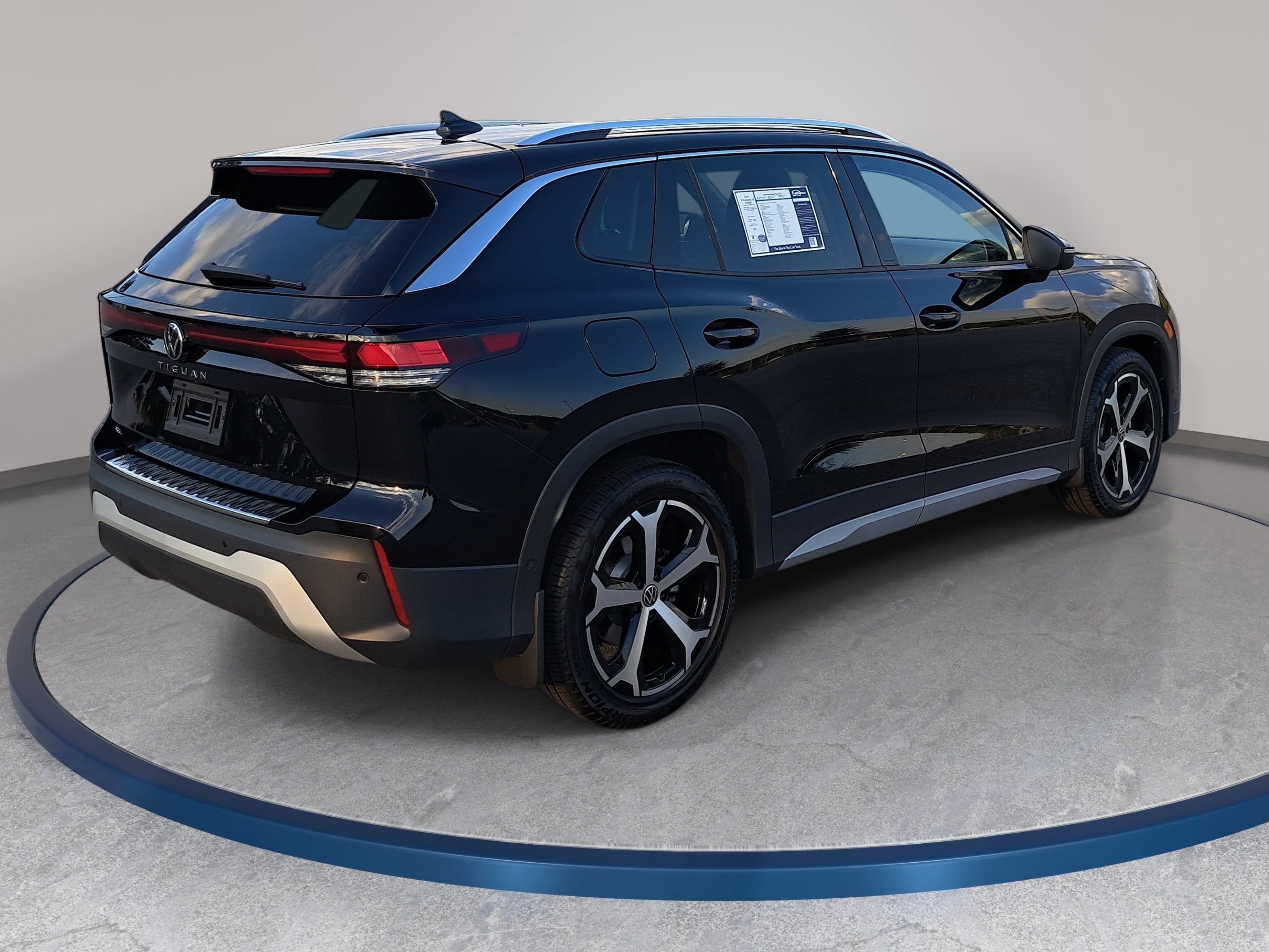 Used 2026 Volkswagen Tiguan SE FWD image 5