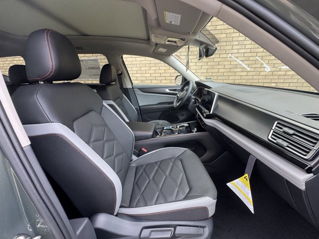 New 2026 Volkswagen Atlas Peak Edition image 4