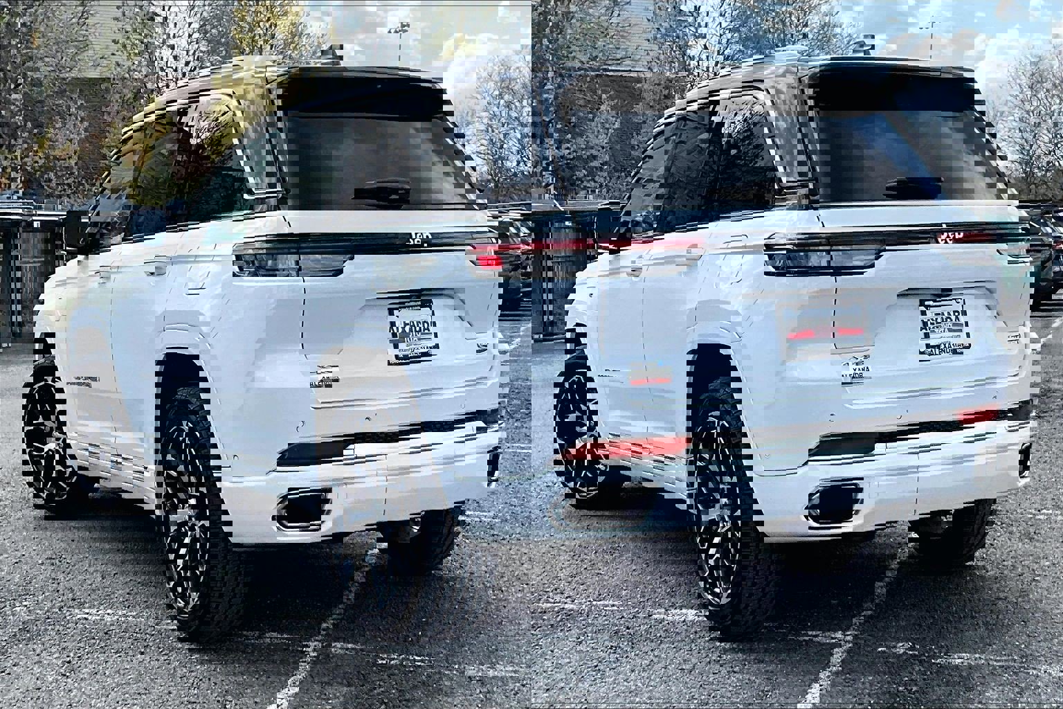 Used 2023 Jeep Grand Cherokee Summit image 11