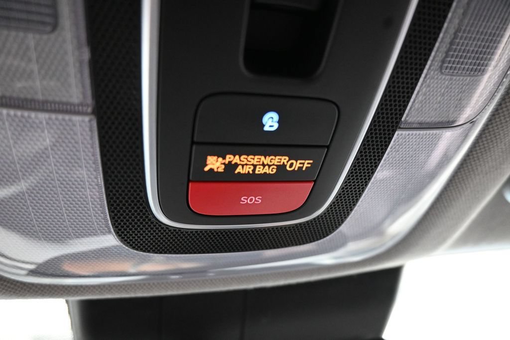 Used 2022 Hyundai Elantra Limited FWD image 31
