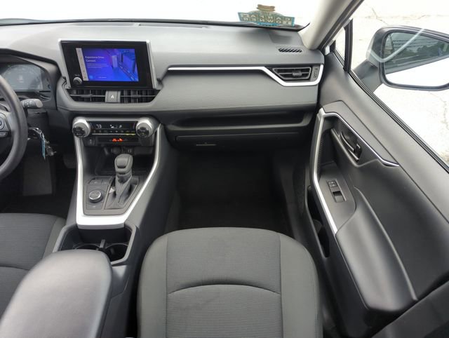Used 2025 Toyota RAV4 LE AWD/4WD image 15