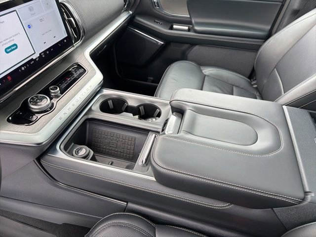 Certified 2025 Ford Expedition Platinum w/ Driver's Package image 35