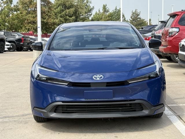 Used 2025 Toyota Prius LE FWD image 7