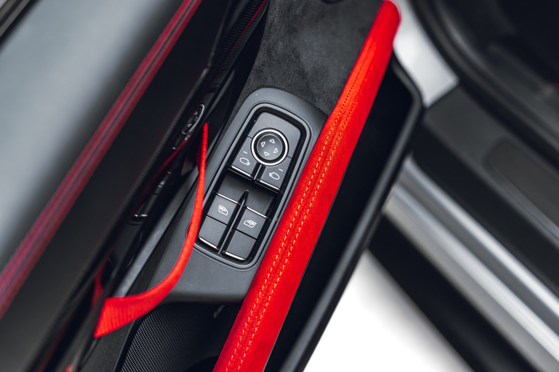 Used 2018 Porsche 911 GT2 RS RWD image 47