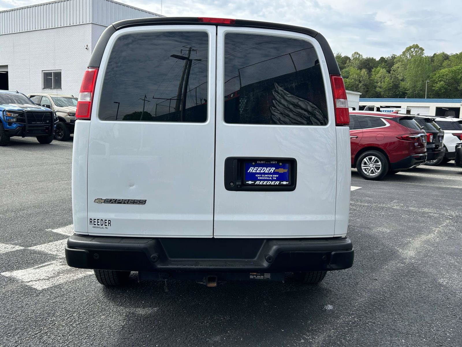 Used 2022 Chevrolet Express 2500 w/ Driver Convenience Package image 4