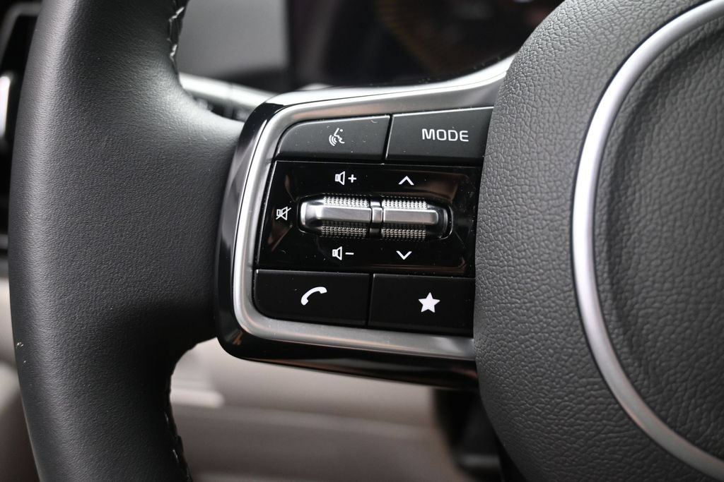 Used 2025 Kia Sorento S FWD image 16