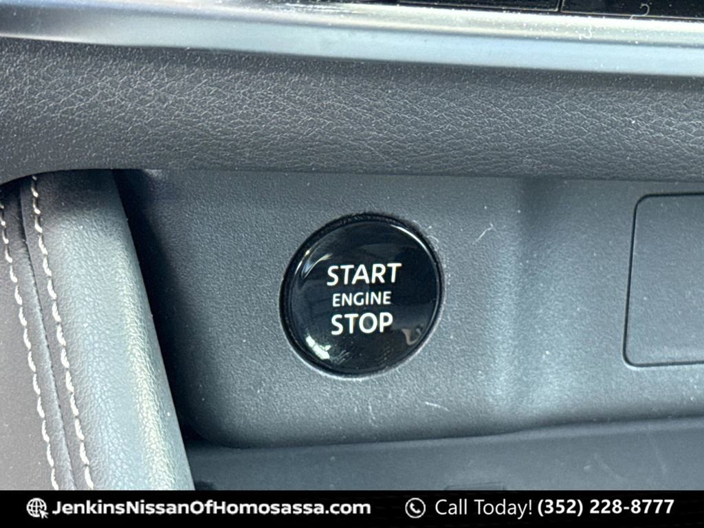 Used 2025 Nissan Rogue Platinum w/ Tech Package image 45