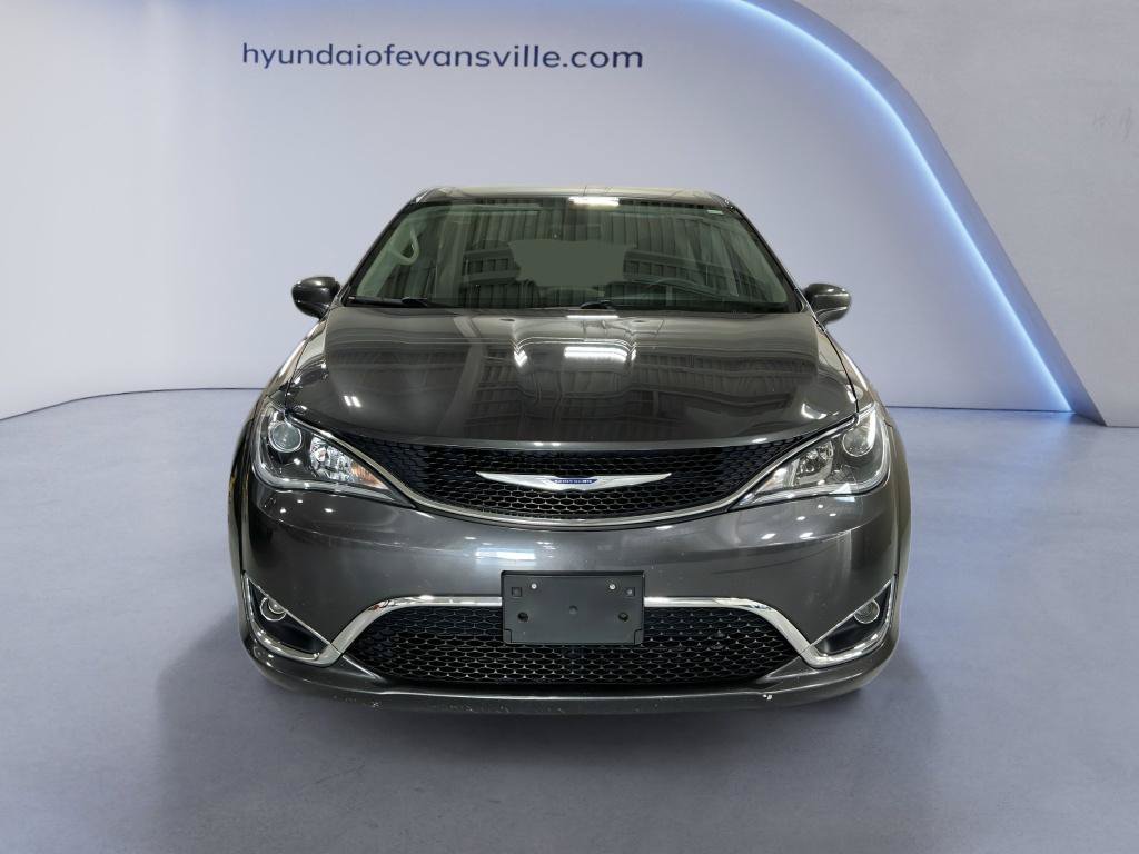 Used 2019 Chrysler Pacifica Touring Plus w/ Tire & Wheel Group FWD image 1