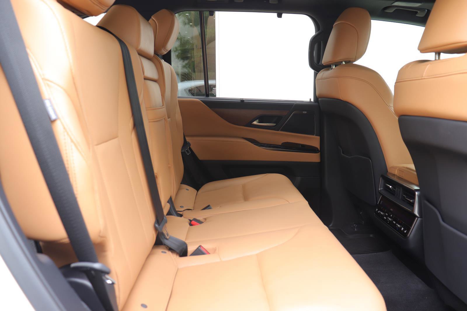 Used 2024 Lexus LX 600 4WD w/ Luxury Package image 24