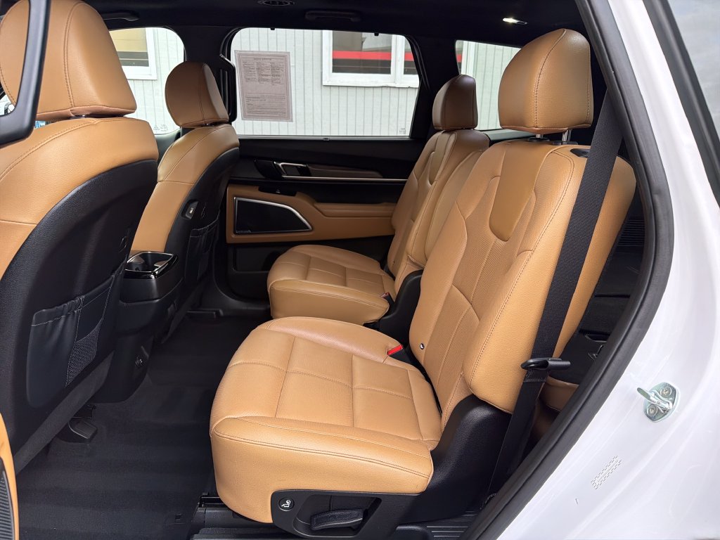 Used 2022 Kia Telluride SX w/ Nightfall Edition Package AWD/4WD image 11