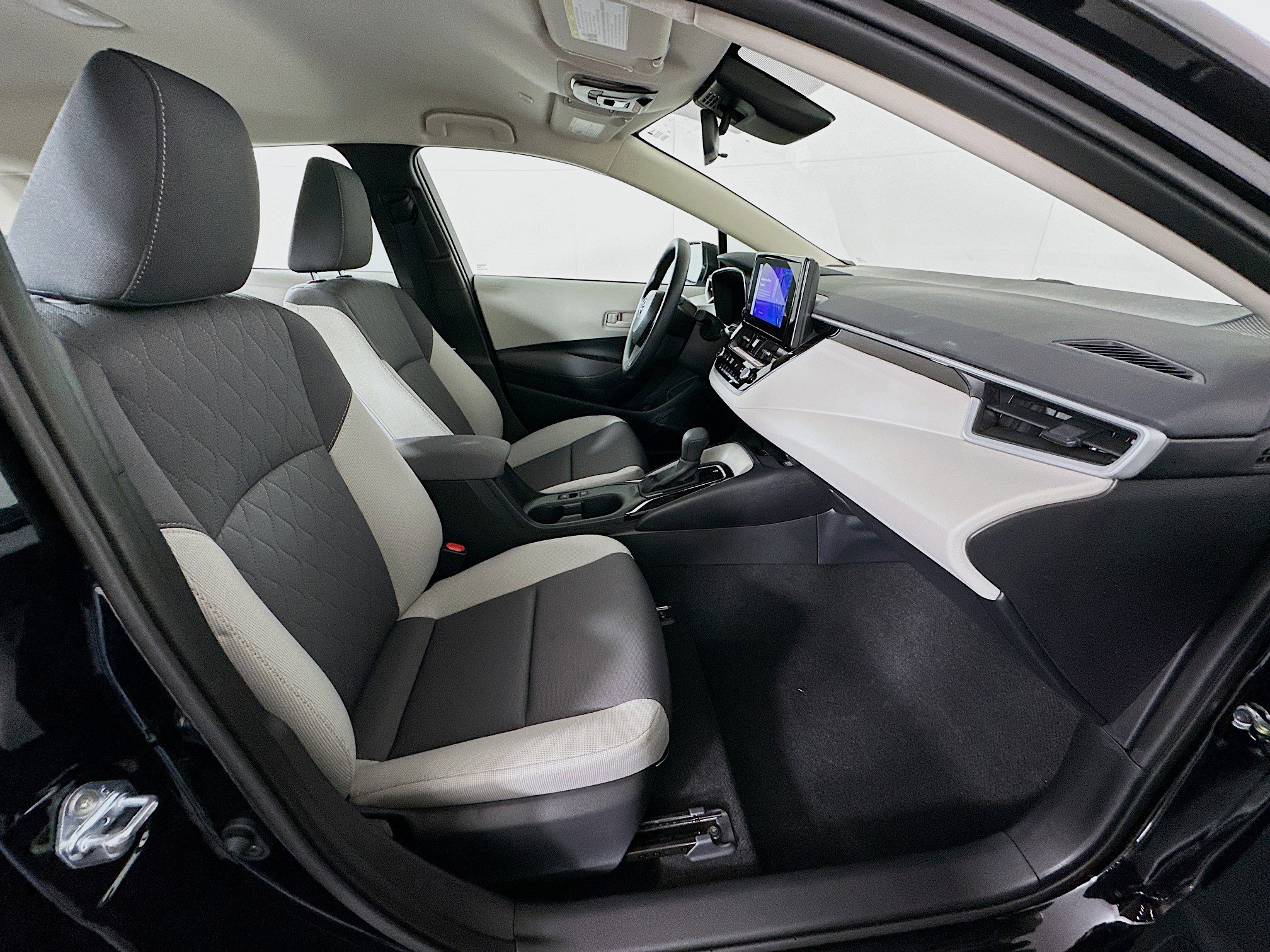 Used 2026 Toyota Corolla LE w/ LE Premium Package image 30