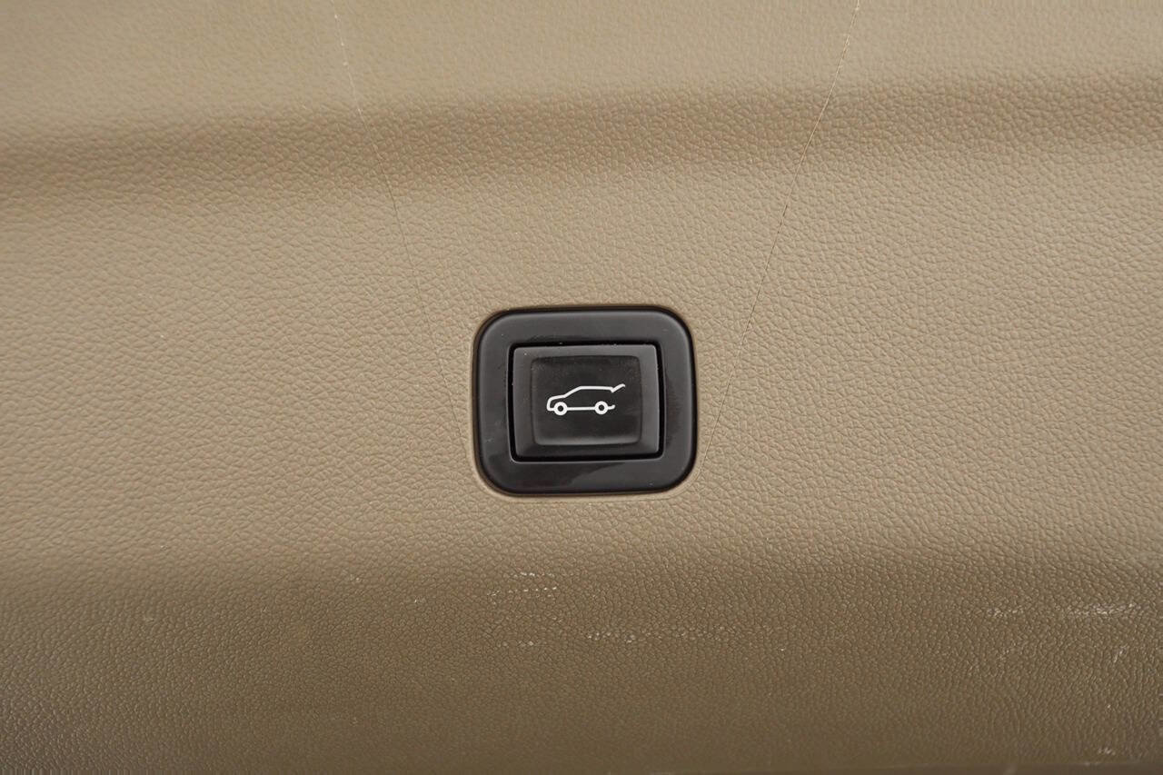 Used 2022 GMC Yukon XL Denali image 39