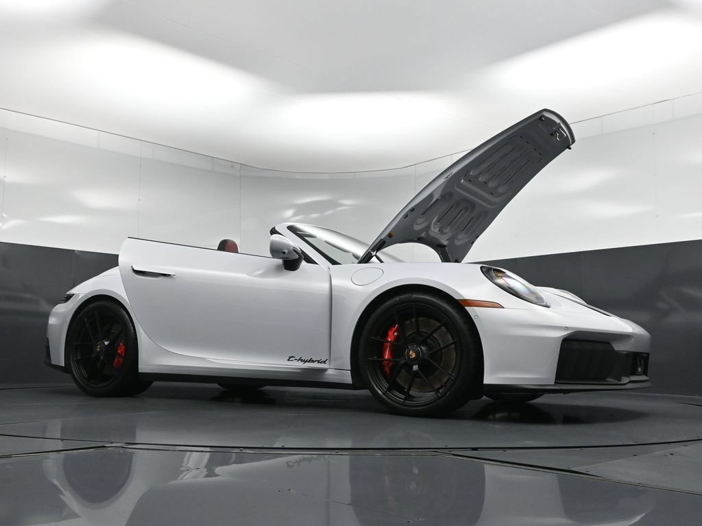 Used 2026 Porsche 911 Carrera GTS RWD image 34