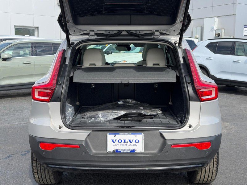 Certified 2023 Volvo XC40 B5 Ultimate w/ Protection Package Premier AWD/4WD image 5