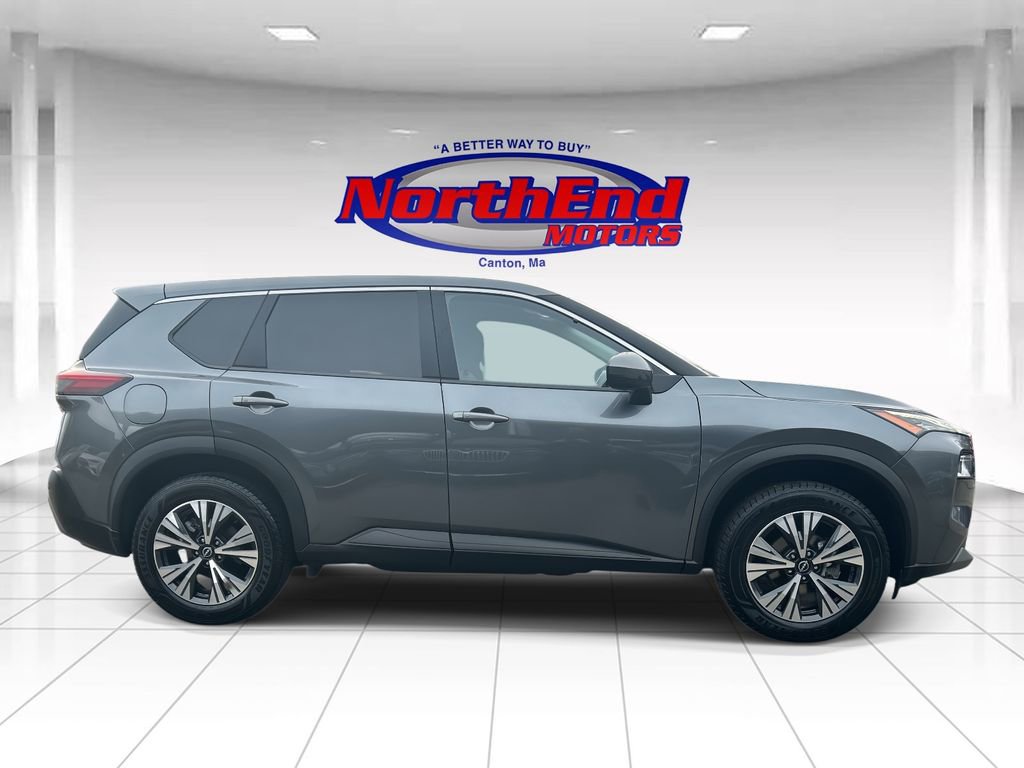Used 2022 Nissan Rogue SV image 2