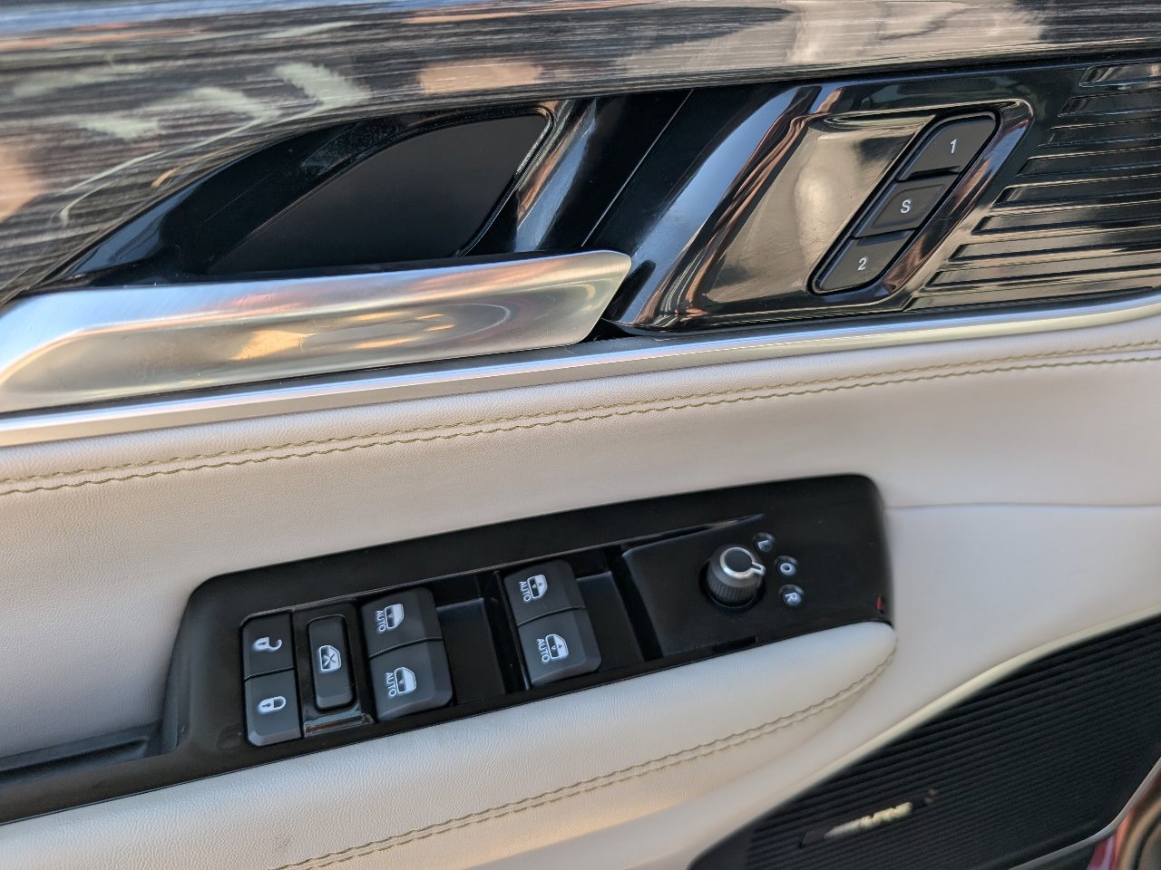 Used 2022 Jeep Wagoneer Series II AWD/4WD image 17