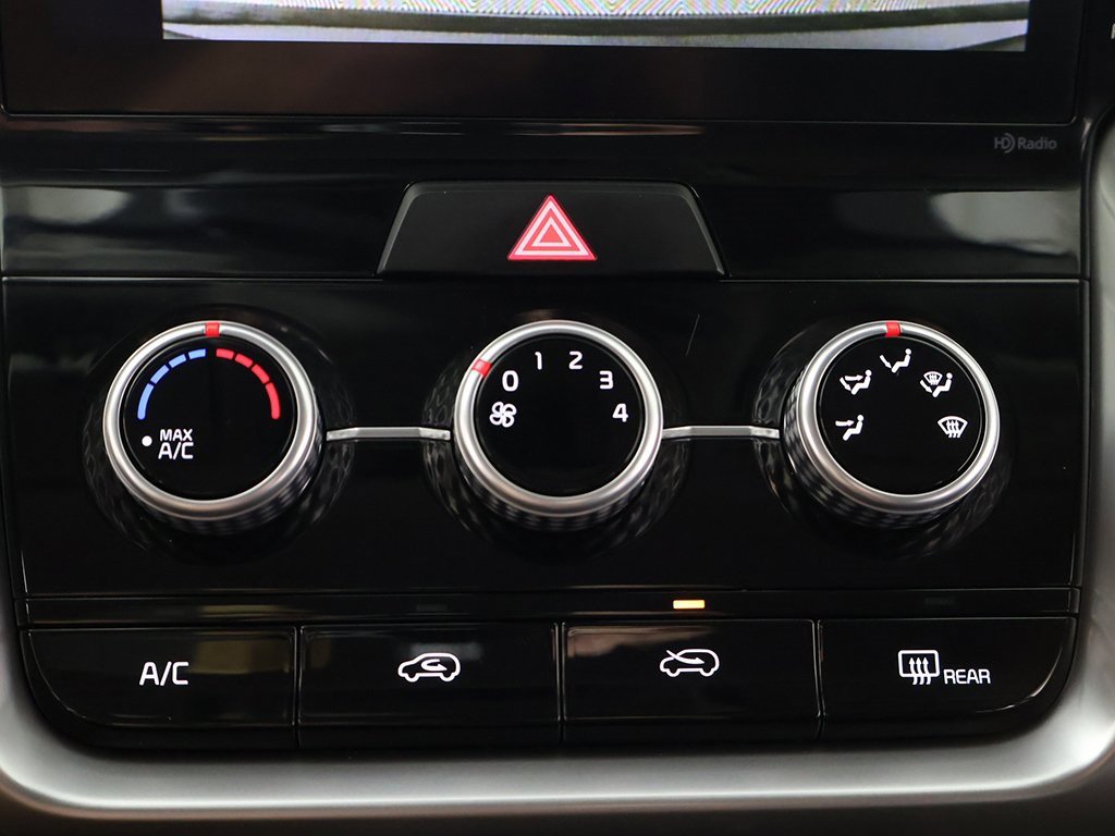 Used 2023 Kia Sorento LX image 47