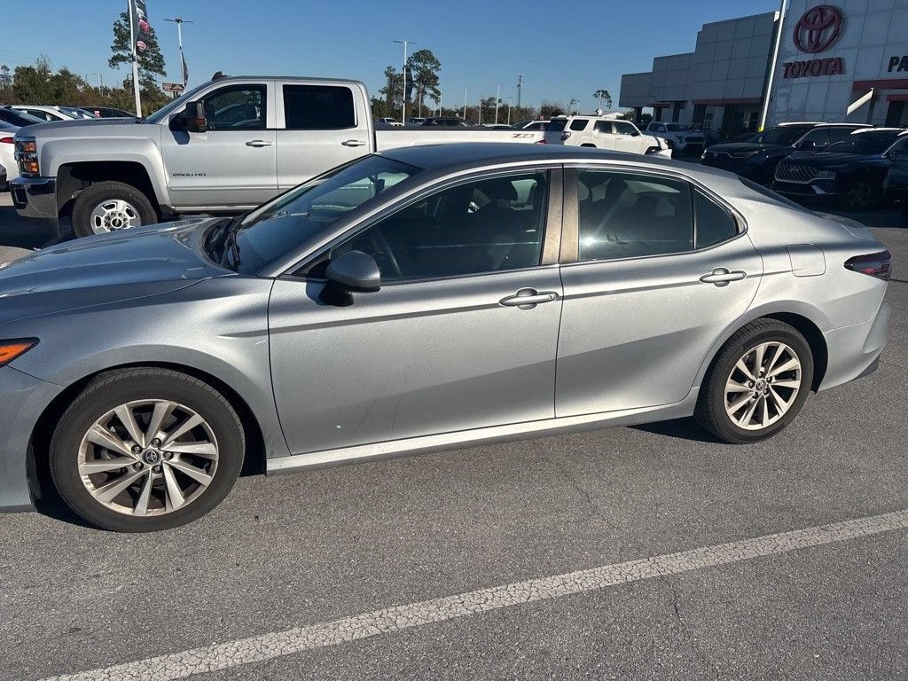 Used 2022 Toyota Camry LE FWD image 6