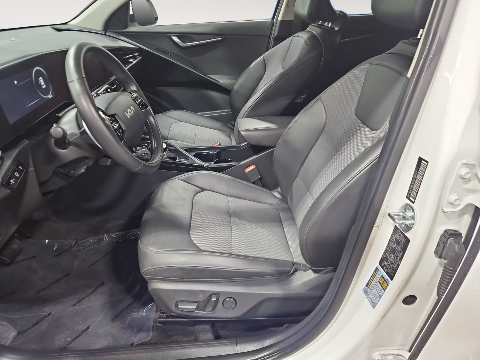 Used 2023 Kia Niro Wind w/ Wind Preserve Package FWD image 9